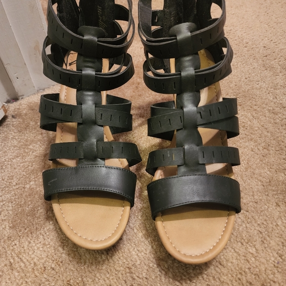 Heels - Picture 2 of 3